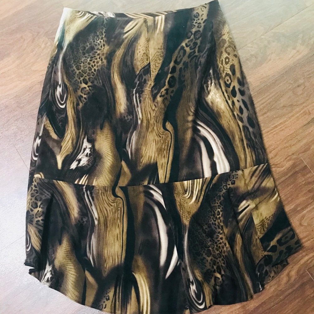 Hi Low Skirt the back has a tail